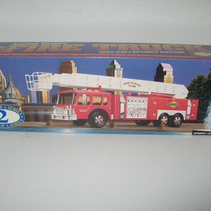 SUNOCO AERIAL TOWER FIRE TRUCK 1995 1:35 SCALE WITH BOX COLLECTOR'S SERIES #2 15